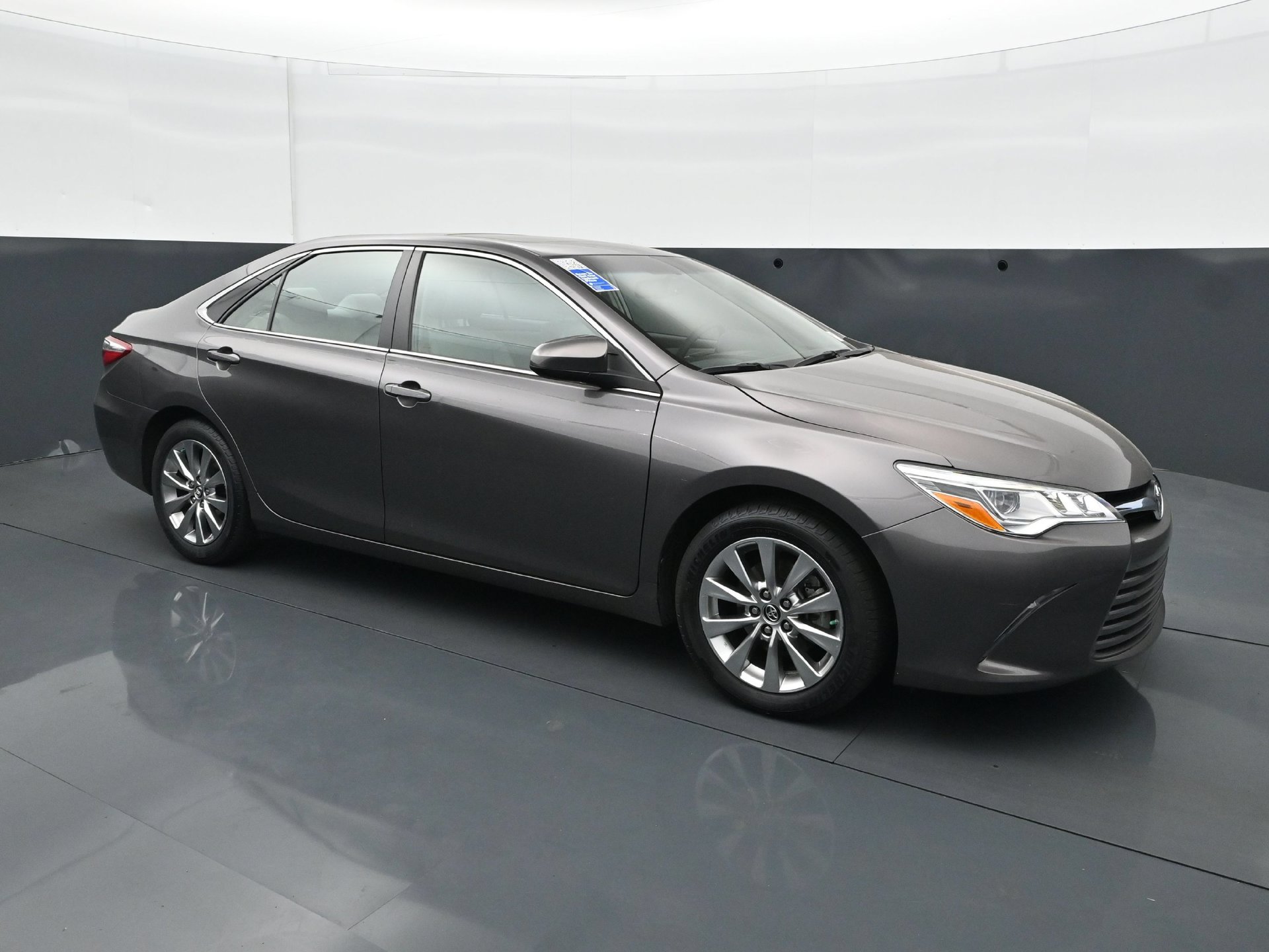 Used 2015 Toyota Camry XLE FWD image 9