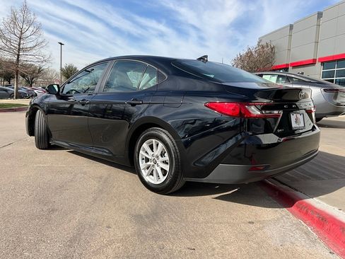 Used 2025 Toyota Camry LE image 8