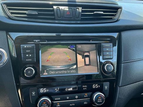 Used 2018 Nissan Rogue SV w/ Premium Package image 14