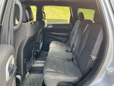 Used 2018 Jeep Grand Cherokee Laredo image 44