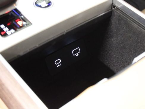 Used 2024 Land Rover Range Rover SE AWD/4WD image 35