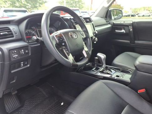 Used 2022 Toyota 4Runner TRD Off-Road Premium AWD/4WD image 15