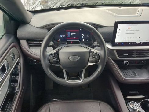 Used 2025 Ford Explorer Platinum w/ LUX Leather Package image 16