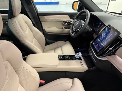 Used 2026 Volvo XC90 B6 Ultra w/ Protection Package Premier image 28