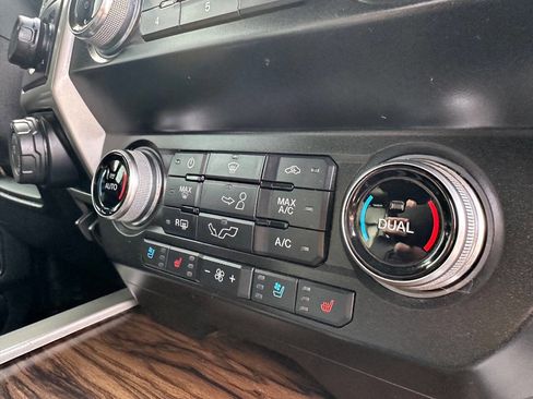 Used 2020 Ford F150 Lariat w/ Equipment Group 502A Luxury AWD/4WD image 31