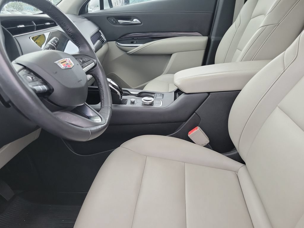 Certified 2022 Cadillac XT4 Luxury w/ Cold Weather Package FWD image 19
