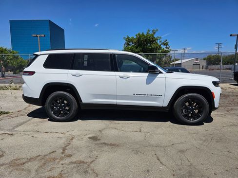 New 2026 Jeep Grand Cherokee L Altitude RWD image 4