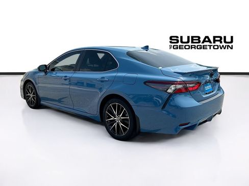 Used 2024 Toyota Camry SE w/ Convenience Package FWD image 5
