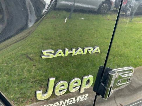 Certified 2018 Jeep Wrangler Unlimited Sahara AWD/4WD image 35