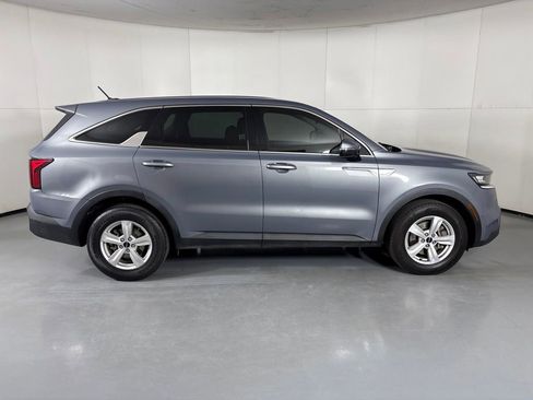 Used 2023 Kia Sorento LX FWD image 11
