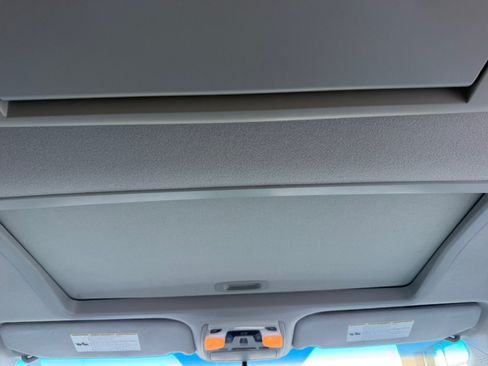 Used 2014 Toyota Sienna XLE w/ XLE Premium Package FWD image 33