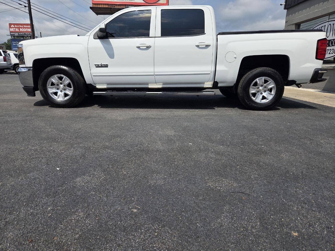 Used 2018 Chevrolet Silverado 1500 LT w/ LT Eassist Package RWD image 3