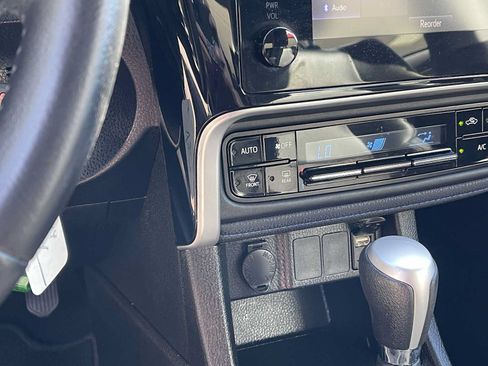 Certified 2019 Toyota Corolla SE w/ Carpet Mat Package (TMS) FWD image 24