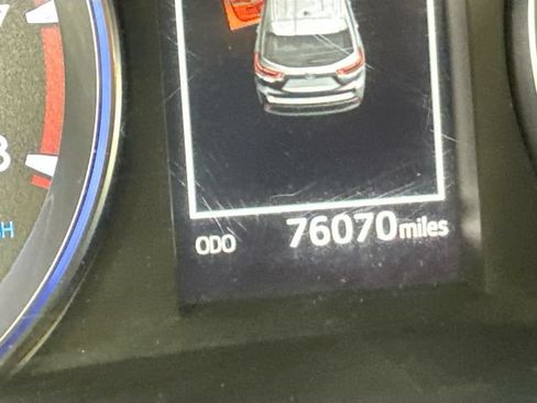 Used 2019 Toyota Highlander XLE AWD/4WD image 14
