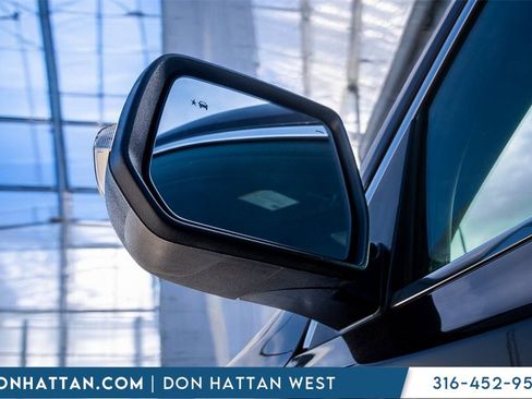 Used 2023 Chevrolet Traverse LT image 37