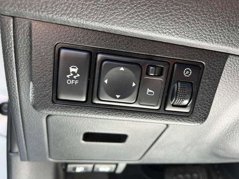 Used 2012 Nissan Versa 1.8 S w/ Special Edition Pkg FWD image 23