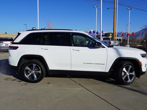Used 2023 Jeep Grand Cherokee Limited image 9