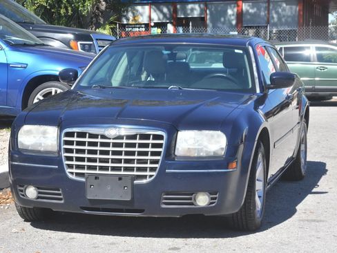 Used 2005 Chrysler 300 Touring w/ Sound Group RWD image 4