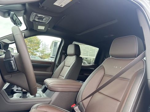 New 2026 GMC Sierra 1500 Denali w/ Denali Reserve Package AWD/4WD image 16