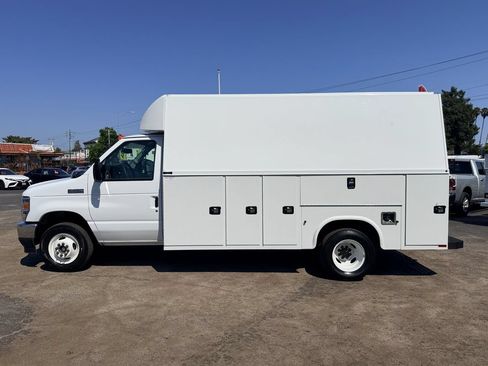 Used 2023 Ford E-450 and Econoline 450 Super Duty w/ Power Windows & Locks Group RWD image 8