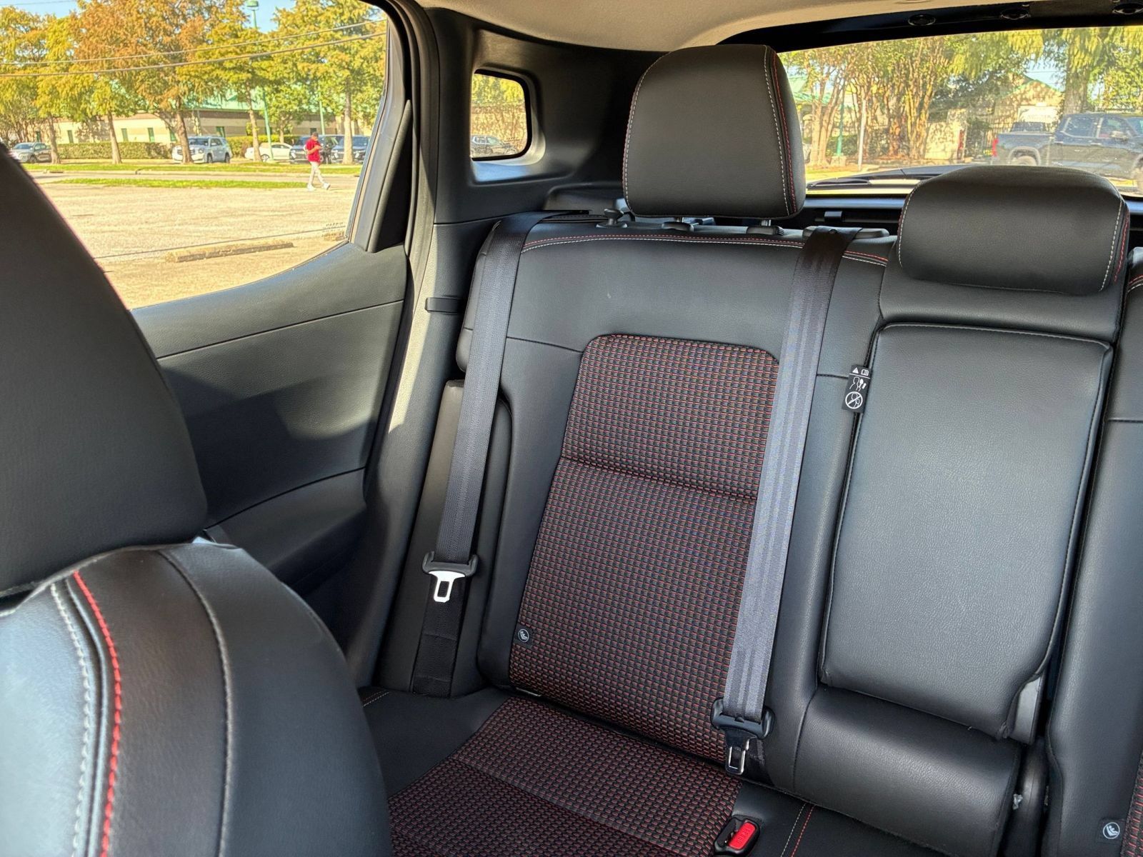 Used 2026 Nissan Kicks SR FWD image 37