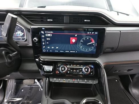 Used 2024 GMC Sierra 2500 AT4 w/ AT4 Preferred Package AWD/4WD image 40