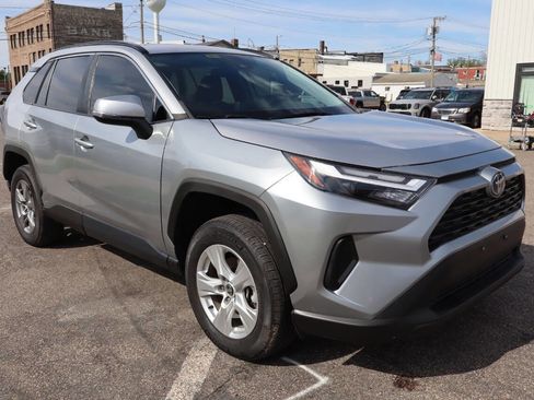 Used 2022 Toyota RAV4 XLE AWD/4WD image 2