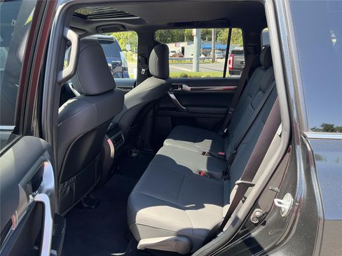 Used 2023 Lexus GX 460 Premium w/ Premium Package AWD/4WD image 12