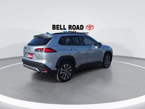 Used 2024 Toyota Corolla Cross XLE FWD image 8