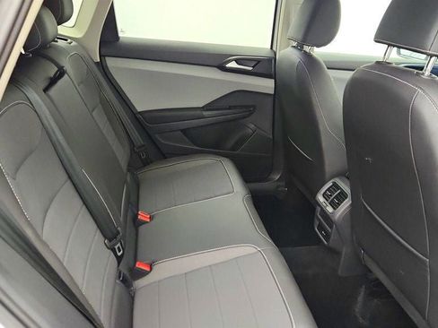 Used 2023 Volkswagen Taos SE w/ Panoramic Sunroof Package image 23