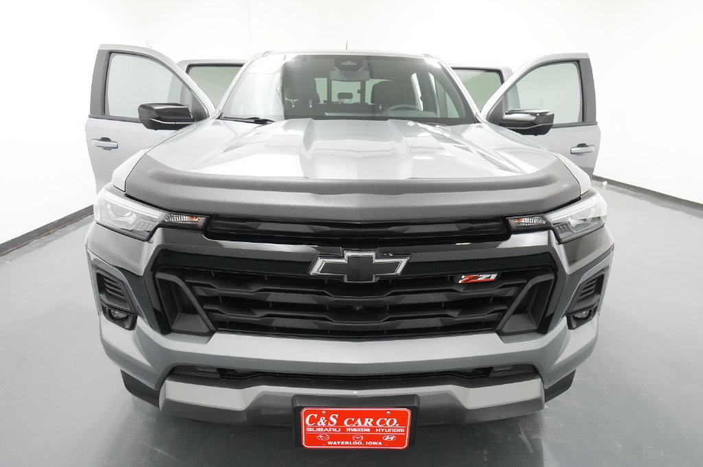 Used 2025 Chevrolet Colorado Z71 w/ Technology Package AWD/4WD image 30