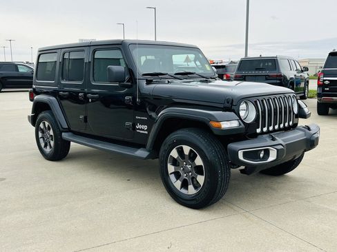 Used 2019 Jeep Wrangler Unlimited Sahara AWD/4WD image 2