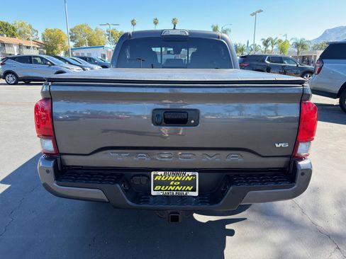Used 2018 Toyota Tacoma TRD Sport w/ Technology Package image 7