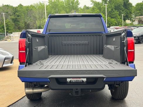 Certified 2025 Toyota Tacoma SR5 AWD/4WD image 4