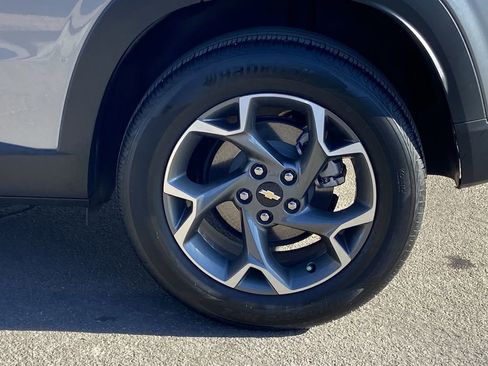 Used 2025 Chevrolet Trax LT w/ Driver Confidence Package image 28