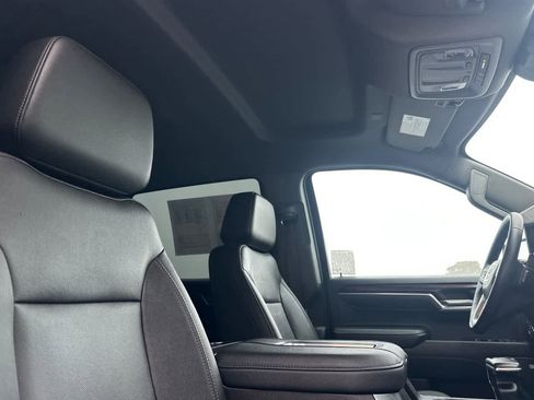 Used 2022 GMC Sierra 1500 SLT w/ SLT Premium Package image 17