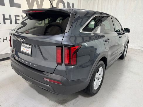 Used 2022 Kia Sorento LX FWD image 32