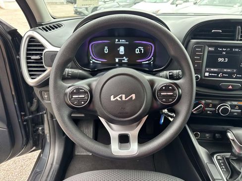 Used 2025 Kia Soul LX w/ LX Technology Package FWD image 22