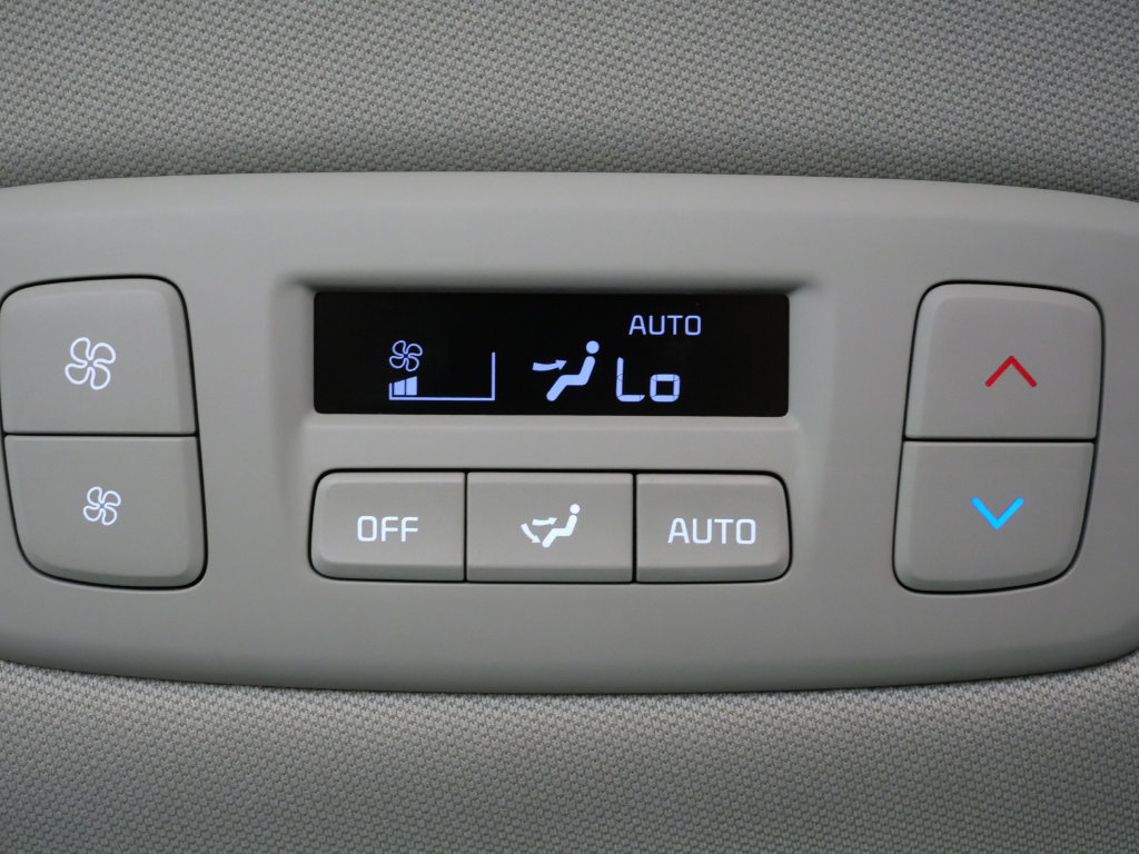 Used 2025 Kia Carnival FWD image 25