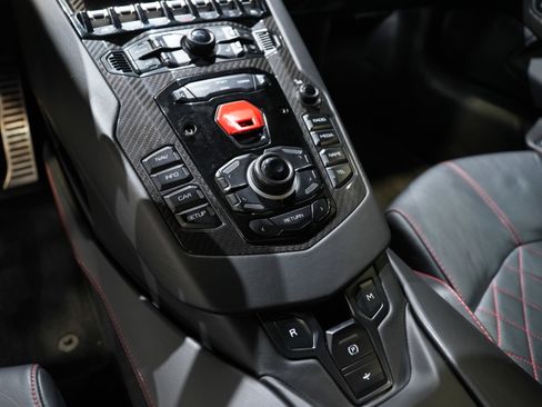 Used 2018 Lamborghini Aventador S image 44