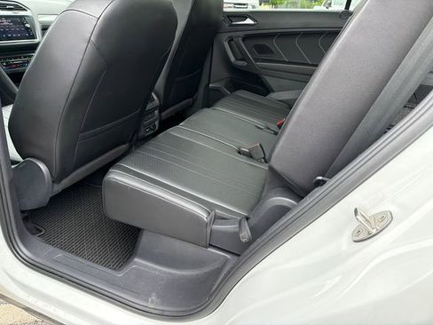 Used 2022 Volkswagen Tiguan SE w/ Panoramic Sunroof Package FWD image 21