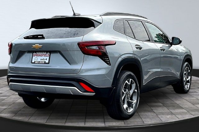 Used 2025 Chevrolet Trax LT w/ Driver Confidence Package FWD image 6