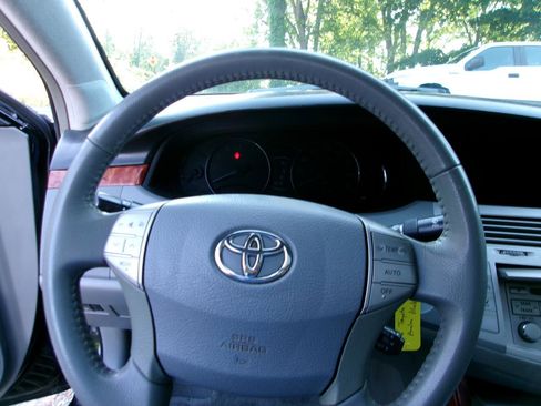 Used 2006 Toyota Avalon XLS FWD image 14