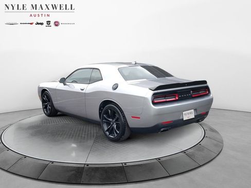 Used 2016 Dodge Challenger SXT w/ Blacktop Package image 11