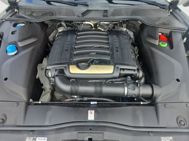 Used 2016 Porsche Cayenne AWD/4WD image 32