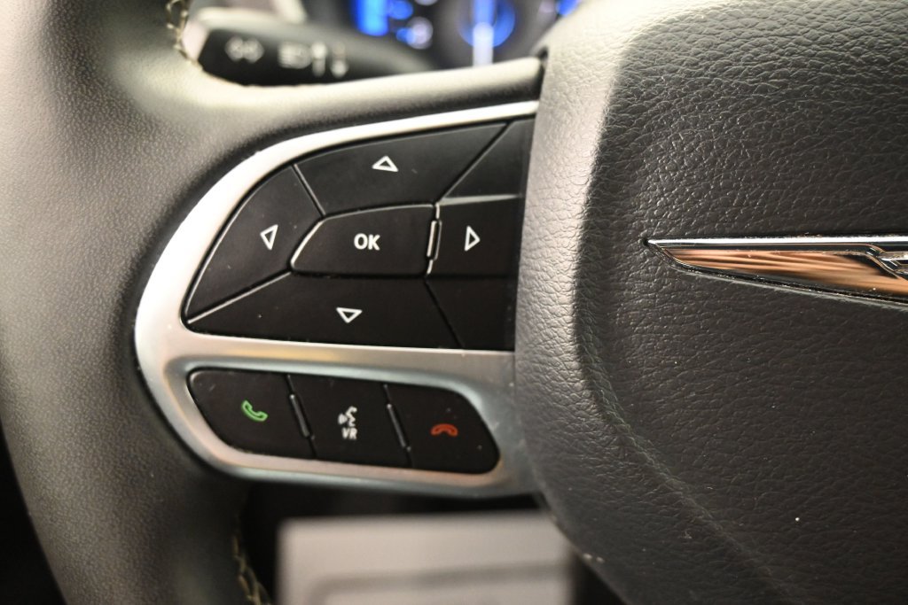 Used 2026 Chrysler Pacifica Select FWD image 16