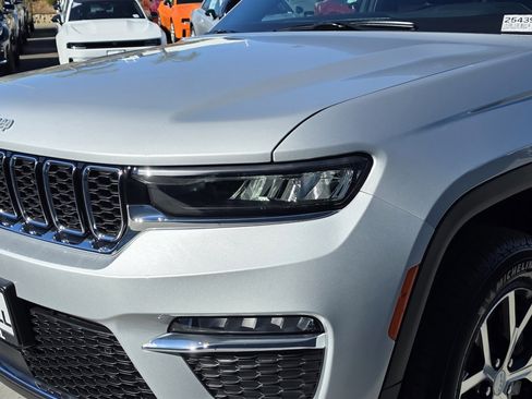 New 2025 Jeep Grand Cherokee Limited image 8