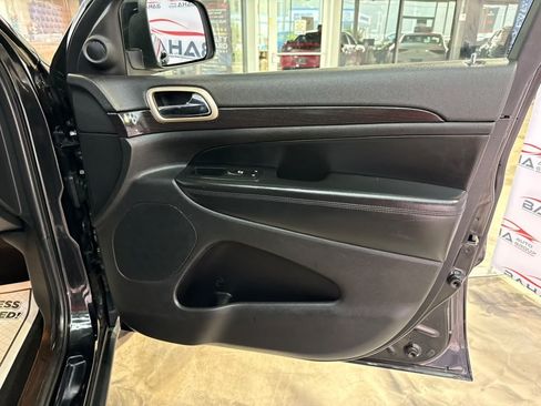 Used 2014 Jeep Grand Cherokee Laredo w/ 18" Wheel & 8.4" Radio Group AWD/4WD image 50