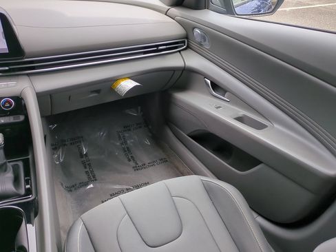 Used 2023 Hyundai Elantra SEL w/ Convenience Package FWD image 16