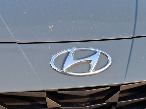 Used 2021 Hyundai Elantra SE FWD image 8